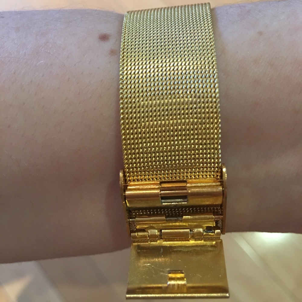 Beautiful gold on black watch🔥🍒 - Picture 6 of 8